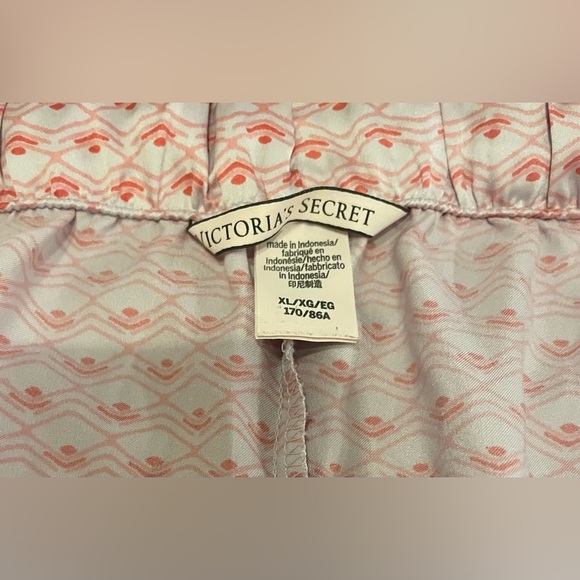 Victoria’s Secret pink patterned silky/satiny tie front elastic sleep shorts; XL - Picture 4 of 5